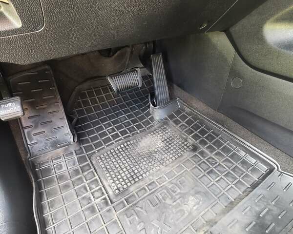 Серый Хендай их35, объемом двигателя 2 л и пробегом 187 тыс. км за 12900 $, фото 32 на Automoto.ua