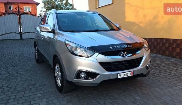 Серый Хендай их35, объемом двигателя 2 л и пробегом 248 тыс. км за 13200 $, фото 3 на Automoto.ua