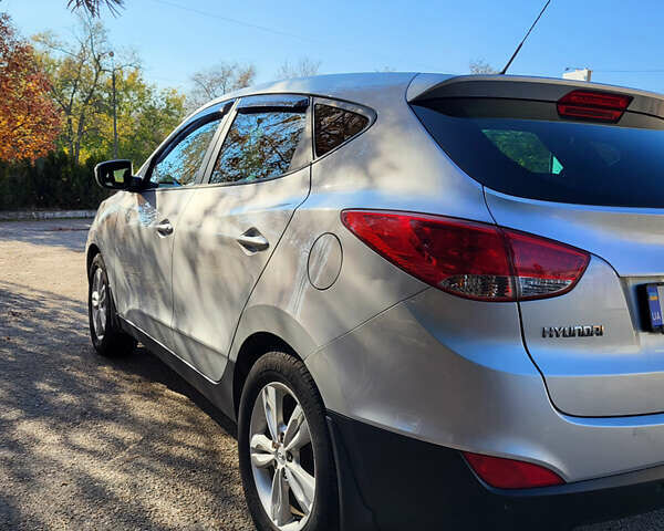 Серый Хендай их35, объемом двигателя 2 л и пробегом 264 тыс. км за 11700 $, фото 14 на Automoto.ua