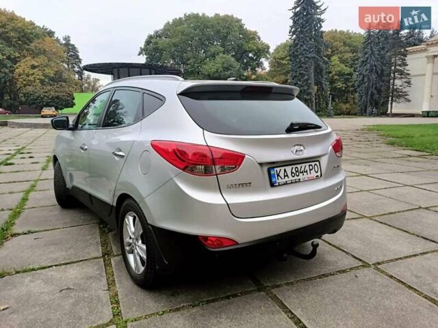 Серый Хендай их35, объемом двигателя 2 л и пробегом 230 тыс. км за 11500 $, фото 4 на Automoto.ua