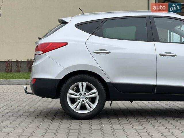 Серый Хендай их35, объемом двигателя 2 л и пробегом 240 тыс. км за 11500 $, фото 16 на Automoto.ua