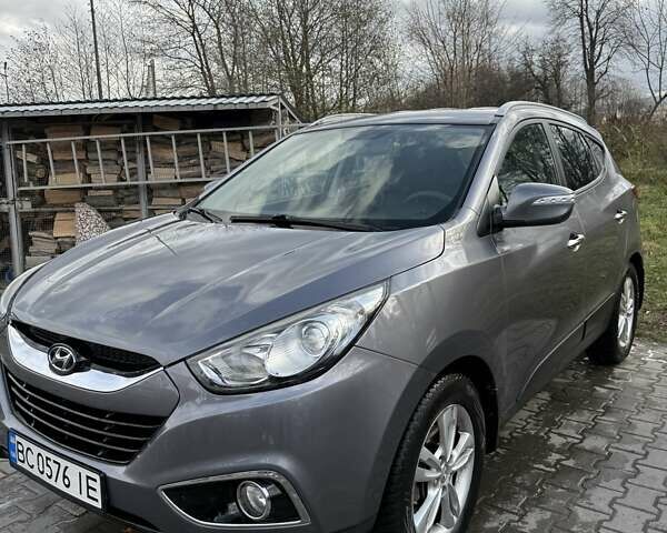 Серый Хендай их35, объемом двигателя 2 л и пробегом 190 тыс. км за 12500 $, фото 5 на Automoto.ua