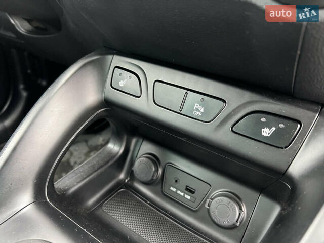 Серый Хендай их35, объемом двигателя 2 л и пробегом 240 тыс. км за 11500 $, фото 34 на Automoto.ua