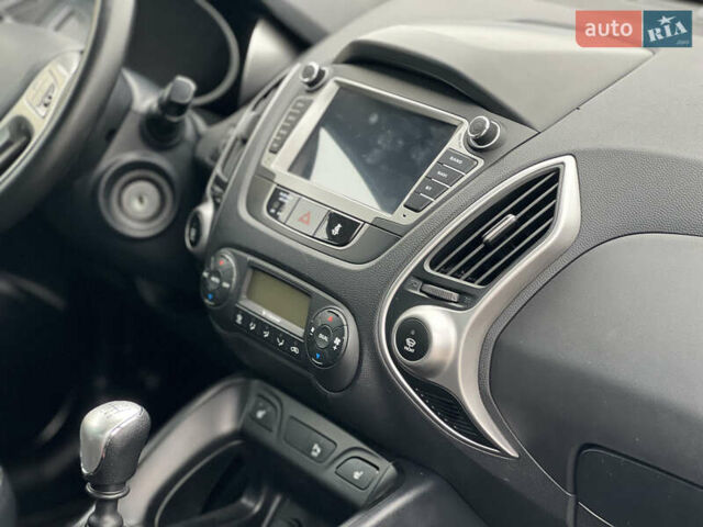 Серый Хендай их35, объемом двигателя 2 л и пробегом 240 тыс. км за 11500 $, фото 27 на Automoto.ua