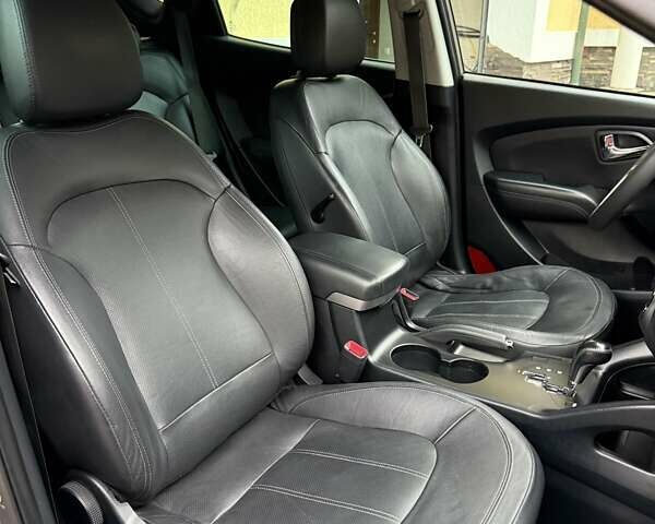 Серый Хендай их35, объемом двигателя 2 л и пробегом 190 тыс. км за 12500 $, фото 20 на Automoto.ua