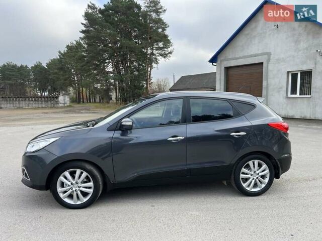 Серый Хендай их35, объемом двигателя 2 л и пробегом 200 тыс. км за 12900 $, фото 3 на Automoto.ua