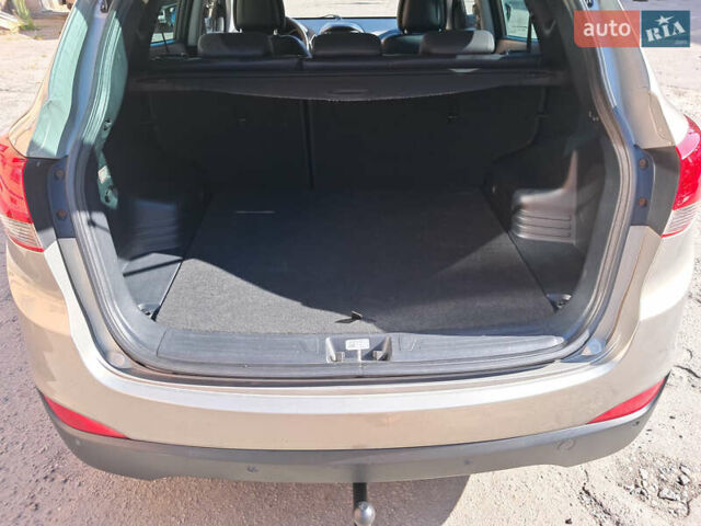 Хендай их35 2011 в Полтаве на Automoto.ua Серый Хендай их35, объемом двигателя 0 л и пробегом 189 тыс. км за 15000 $, фото 9 на Automoto.ua