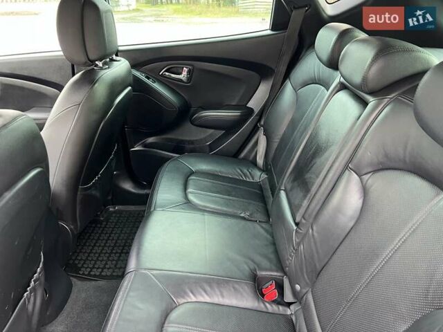 Серый Хендай их35, объемом двигателя 2 л и пробегом 200 тыс. км за 12900 $, фото 84 на Automoto.ua