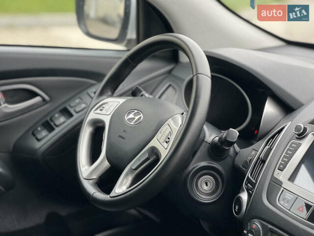 Серый Хендай их35, объемом двигателя 2 л и пробегом 240 тыс. км за 11500 $, фото 26 на Automoto.ua