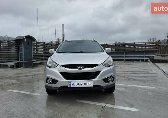 Серый Хендай их35, объемом двигателя 2 л и пробегом 174 тыс. км за 13990 $, фото 1 на Automoto.ua