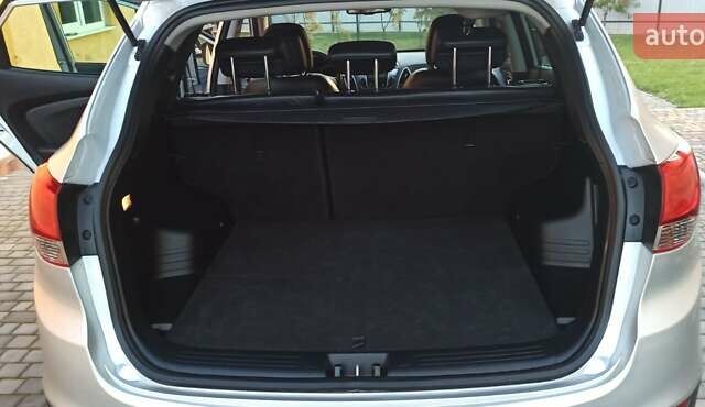 Серый Хендай их35, объемом двигателя 2 л и пробегом 248 тыс. км за 13200 $, фото 22 на Automoto.ua