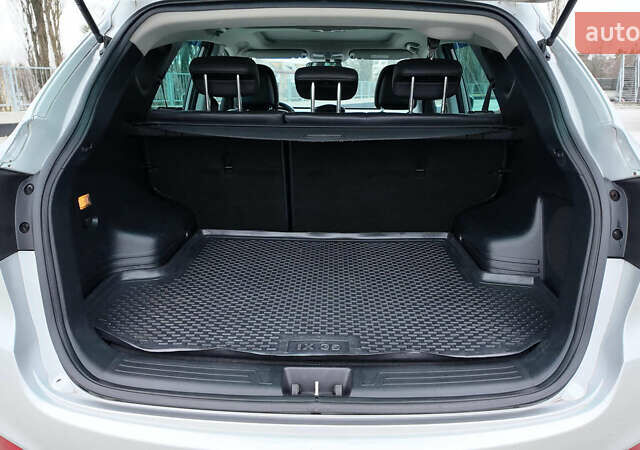 Серый Хендай их35, объемом двигателя 2 л и пробегом 174 тыс. км за 13990 $, фото 8 на Automoto.ua