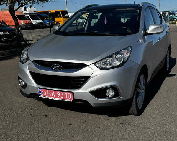 Серый Хендай их35, объемом двигателя 2 л и пробегом 229 тыс. км за 13500 $, фото 1 на Automoto.ua