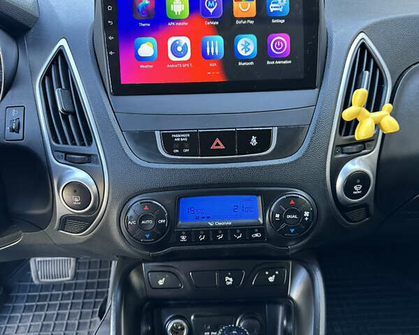 Сірий Хендай іх35, об'ємом двигуна 2 л та пробігом 194 тис. км за 11490 $, фото 4 на Automoto.ua