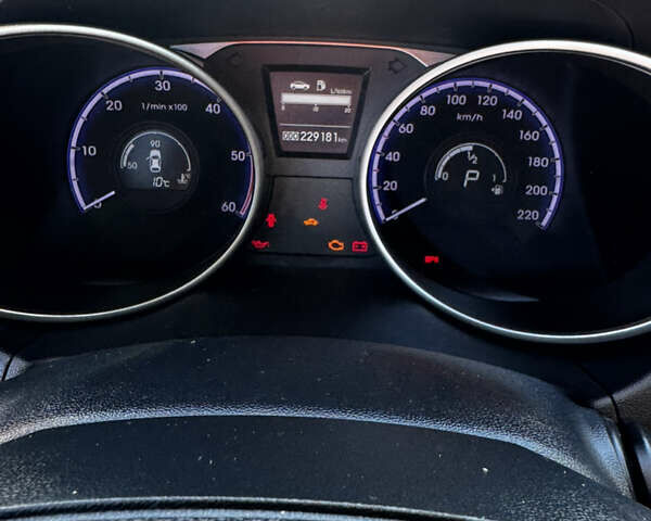 Серый Хендай их35, объемом двигателя 2 л и пробегом 229 тыс. км за 13500 $, фото 28 на Automoto.ua