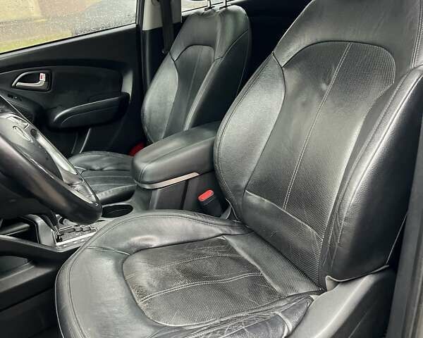 Сірий Хендай іх35, об'ємом двигуна 2.36 л та пробігом 220 тис. км за 11750 $, фото 15 на Automoto.ua