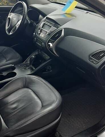 Сірий Хендай іх35, об'ємом двигуна 2 л та пробігом 178 тис. км за 13200 $, фото 5 на Automoto.ua