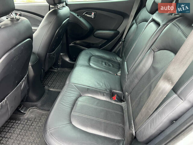 Серый Хендай их35, объемом двигателя 2 л и пробегом 240 тыс. км за 11500 $, фото 50 на Automoto.ua