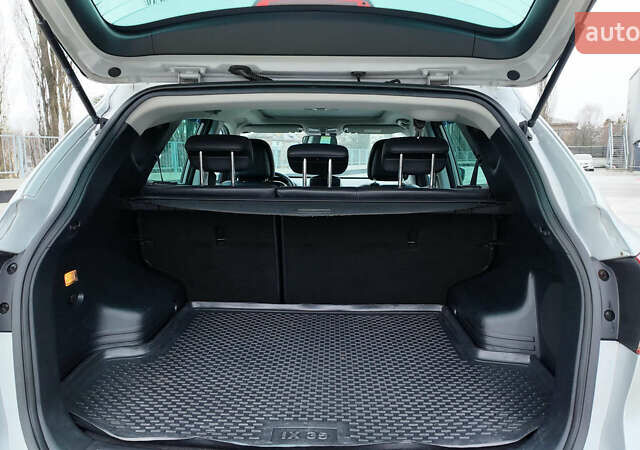 Серый Хендай их35, объемом двигателя 2 л и пробегом 174 тыс. км за 13990 $, фото 9 на Automoto.ua