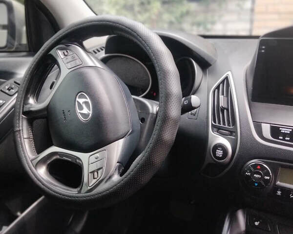 Хендай их35 2011 в Киеве на Automoto.ua Серый Хендай их35, объемом двигателя 2 л и пробегом 227 тыс. км за 12500 $, фото 3 на Automoto.ua