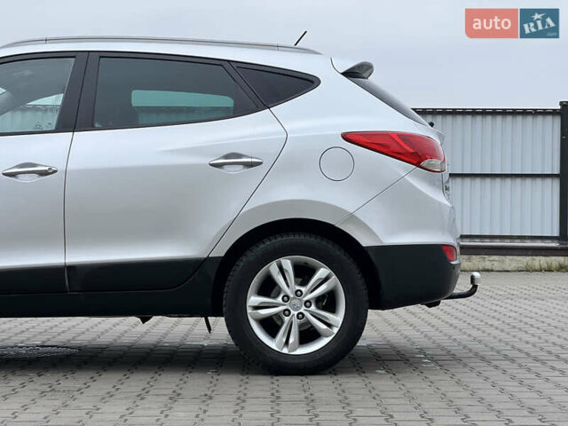 Серый Хендай их35, объемом двигателя 2 л и пробегом 240 тыс. км за 11500 $, фото 18 на Automoto.ua