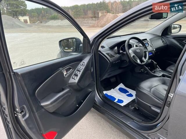 Серый Хендай их35, объемом двигателя 2 л и пробегом 200 тыс. км за 12900 $, фото 48 на Automoto.ua