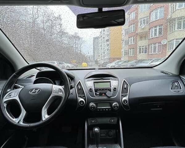 Сірий Хендай іх35, об'ємом двигуна 2.36 л та пробігом 220 тис. км за 11750 $, фото 8 на Automoto.ua