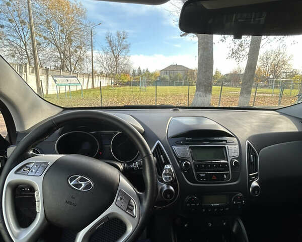 Серый Хендай их35, объемом двигателя 2 л и пробегом 237 тыс. км за 10900 $, фото 14 на Automoto.ua