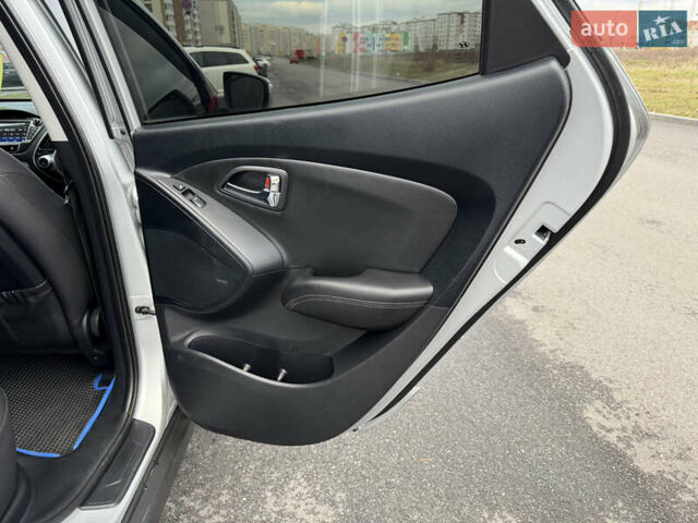 Сірий Хендай іх35, об'ємом двигуна 2 л та пробігом 132 тис. км за 11999 $, фото 39 на Automoto.ua