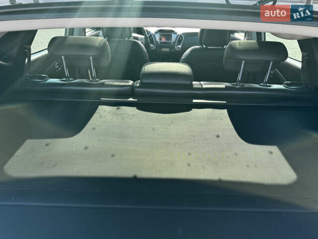 Серый Хендай их35, объемом двигателя 2 л и пробегом 229 тыс. км за 13500 $, фото 31 на Automoto.ua