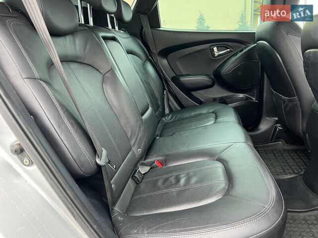 Серый Хендай их35, объемом двигателя 2 л и пробегом 240 тыс. км за 11500 $, фото 46 на Automoto.ua