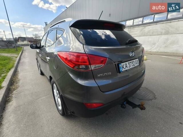 Серый Хендай их35, объемом двигателя 2 л и пробегом 187 тыс. км за 12900 $, фото 9 на Automoto.ua