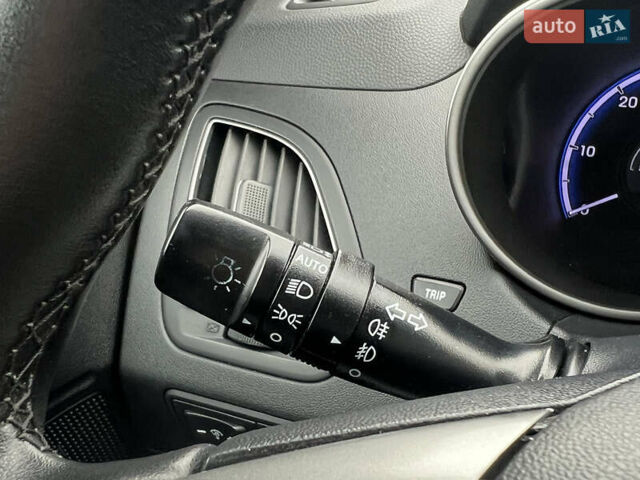 Серый Хендай их35, объемом двигателя 2 л и пробегом 240 тыс. км за 11500 $, фото 39 на Automoto.ua