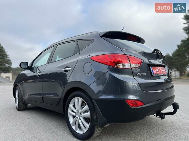 Серый Хендай их35, объемом двигателя 2 л и пробегом 200 тыс. км за 12900 $, фото 21 на Automoto.ua