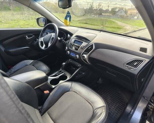 Серый Хендай их35, объемом двигателя 2 л и пробегом 187 тыс. км за 12900 $, фото 18 на Automoto.ua