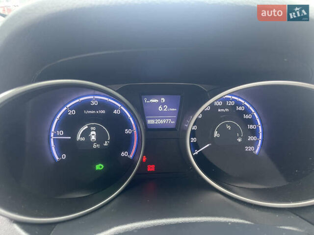Хендай их35 2011 в Киеве на Automoto.ua Серый Хендай их35, объемом двигателя 1.69 л и пробегом 200 тыс. км за 11100 $, фото 4 на Automoto.ua