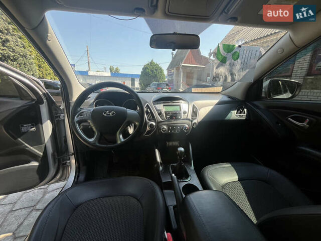 Сірий Хендай іх35, об'ємом двигуна 2 л та пробігом 307 тис. км за 11000 $, фото 20 на Automoto.ua