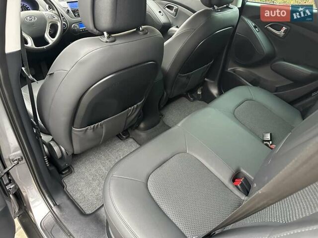 Серый Хендай их35, объемом двигателя 2 л и пробегом 107 тыс. км за 15900 $, фото 34 на Automoto.ua