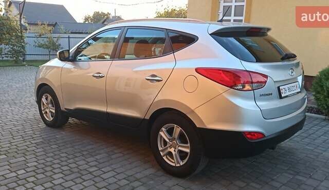 Серый Хендай их35, объемом двигателя 2 л и пробегом 248 тыс. км за 13200 $, фото 9 на Automoto.ua