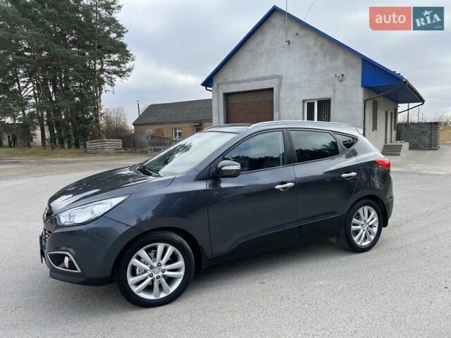 Серый Хендай их35, объемом двигателя 2 л и пробегом 200 тыс. км за 12900 $, фото 2 на Automoto.ua