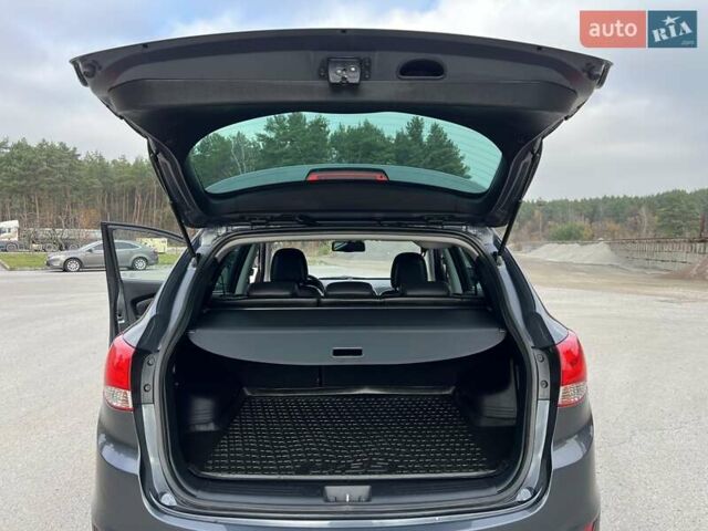 Серый Хендай их35, объемом двигателя 2 л и пробегом 200 тыс. км за 12900 $, фото 87 на Automoto.ua