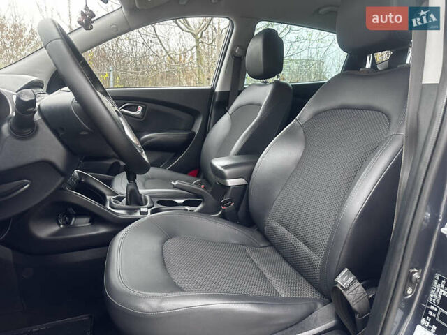 Серый Хендай их35, объемом двигателя 2 л и пробегом 170 тыс. км за 11700 $, фото 44 на Automoto.ua