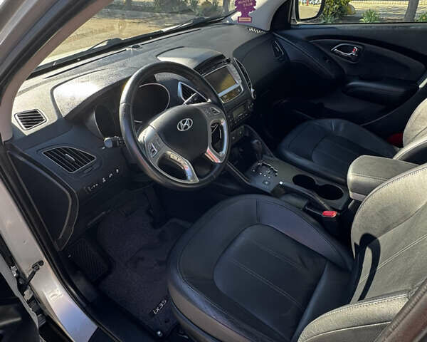 Серый Хендай их35, объемом двигателя 2 л и пробегом 229 тыс. км за 13500 $, фото 25 на Automoto.ua