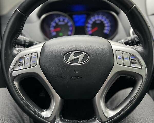 Сірий Хендай іх35, об'ємом двигуна 2.36 л та пробігом 220 тис. км за 11750 $, фото 21 на Automoto.ua