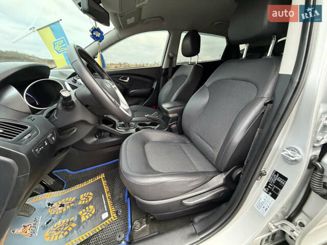 Сірий Хендай іх35, об'ємом двигуна 2 л та пробігом 132 тис. км за 11999 $, фото 26 на Automoto.ua
