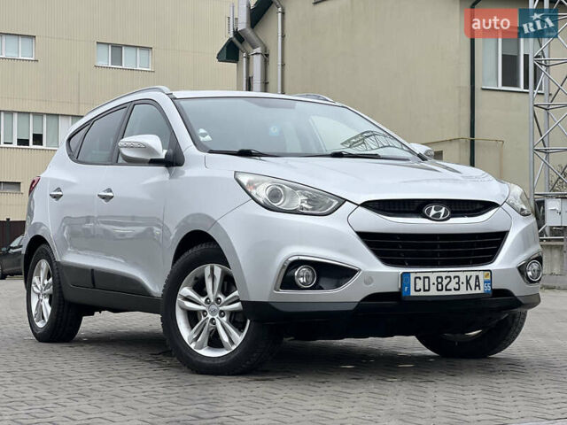 Серый Хендай их35, объемом двигателя 2 л и пробегом 240 тыс. км за 11500 $, фото 9 на Automoto.ua