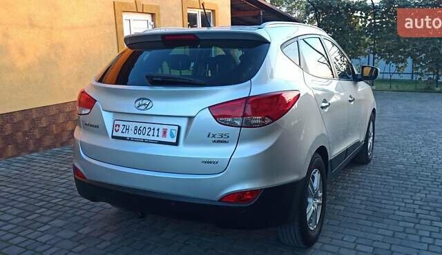 Серый Хендай их35, объемом двигателя 2 л и пробегом 248 тыс. км за 13200 $, фото 6 на Automoto.ua