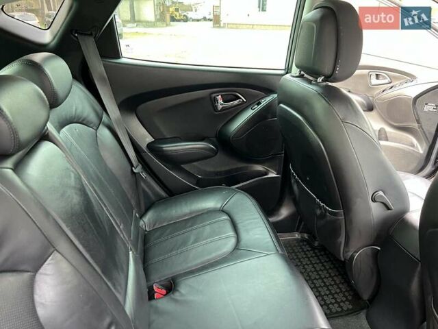 Серый Хендай их35, объемом двигателя 2 л и пробегом 200 тыс. км за 12900 $, фото 78 на Automoto.ua