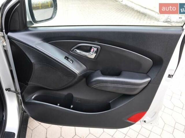 Серый Хендай их35, объемом двигателя 2 л и пробегом 267 тыс. км за 8999 $, фото 26 на Automoto.ua