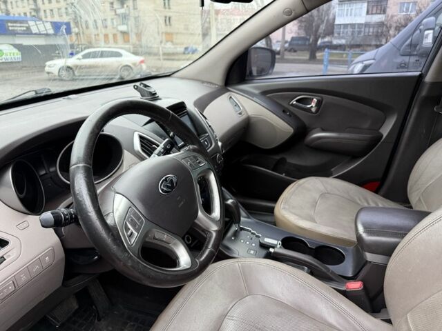 Сірий Хендай іх35, об'ємом двигуна 2 л та пробігом 186 тис. км за 11900 $, фото 18 на Automoto.ua